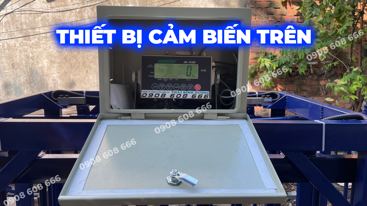 cân heo có thiết bị cảm biến trên